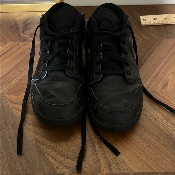Jordan 1 low Black Sneakers Classic Athletic Design - Picture 1 of 5